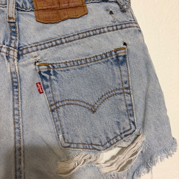 Rare Vintage Distressed Levis Shorts - Picture 4 of 7